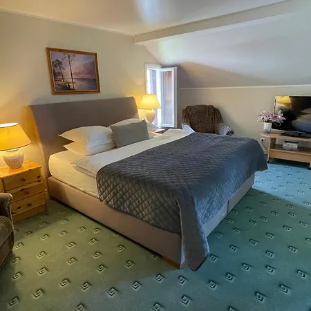 Merekalda - Adults Only